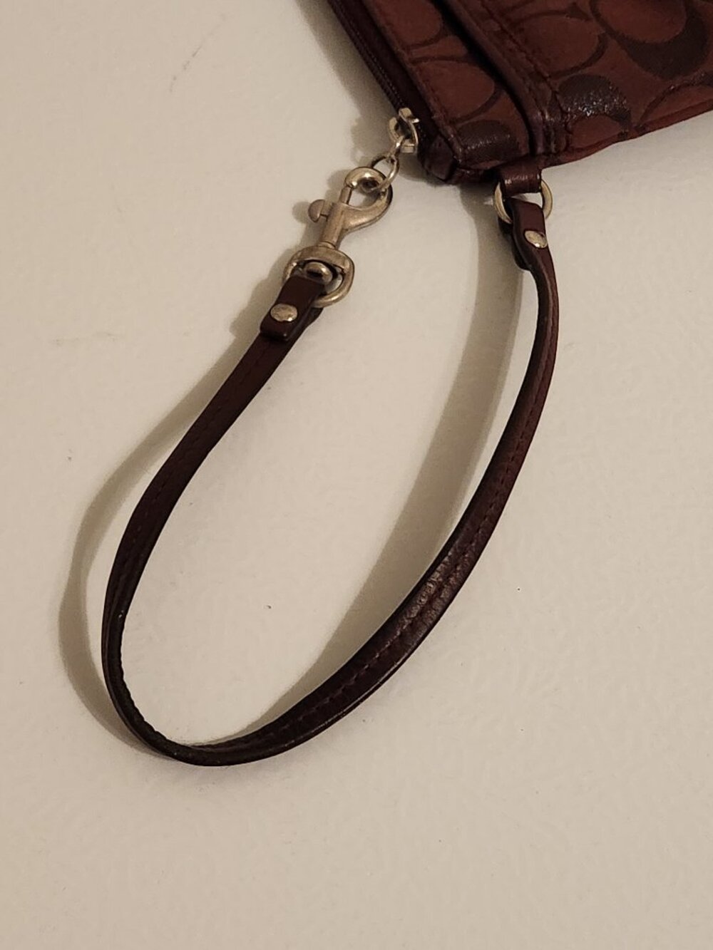 Vintage Coach Burgundy Signature Jacquard Wristlet - Picture 5 of 10